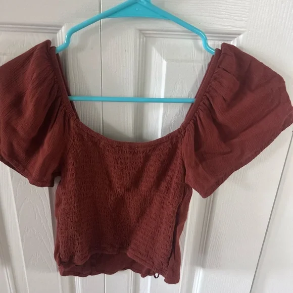Hollister Rust Red Puff Sleeve Women's Top - Picture 3 of 3